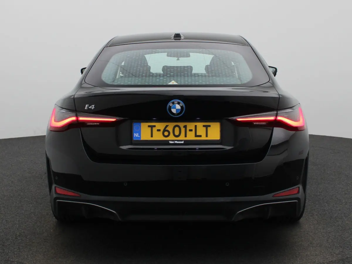 eDrive40 High Executive 84 kWh | WORDT VERWACHT | 360 CAMERA | LEDER | ELEKTRISCHE ACHTERKLEP | STOELVERWARMING | LED VERLICHTING | DIGITAL COCKPIT | CRUISE CONTROL | NAVIGATIE | BLUETOOTH |