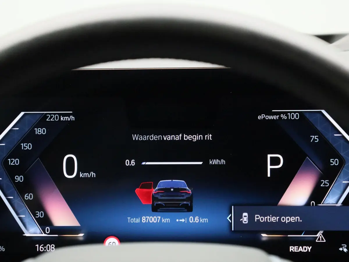 eDrive40 High Executive 84 kWh | WORDT VERWACHT | 360 CAMERA | LEDER | ELEKTRISCHE ACHTERKLEP | STOELVERWARMING | LED VERLICHTING | DIGITAL COCKPIT | CRUISE CONTROL | NAVIGATIE | BLUETOOTH |