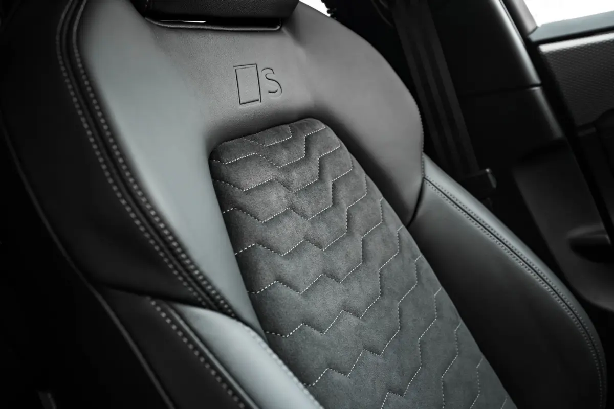 S edition | Luchtvering | Bang&Olufsen | Trekhaak | 21 inch velgen | Leder/dinamic bekleding |