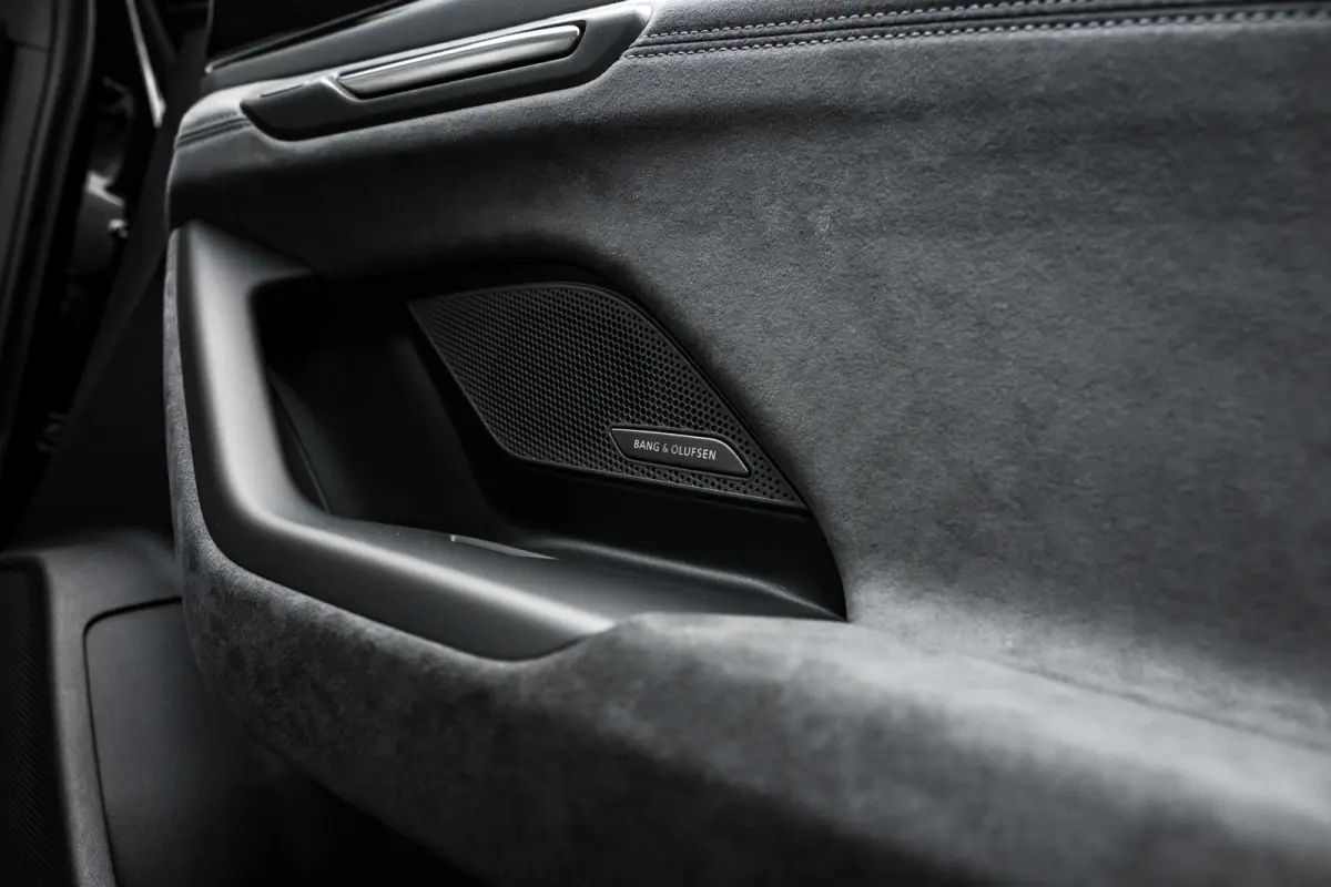 S edition | Luchtvering | Bang&Olufsen | Trekhaak | 21 inch velgen | Leder/dinamic bekleding |