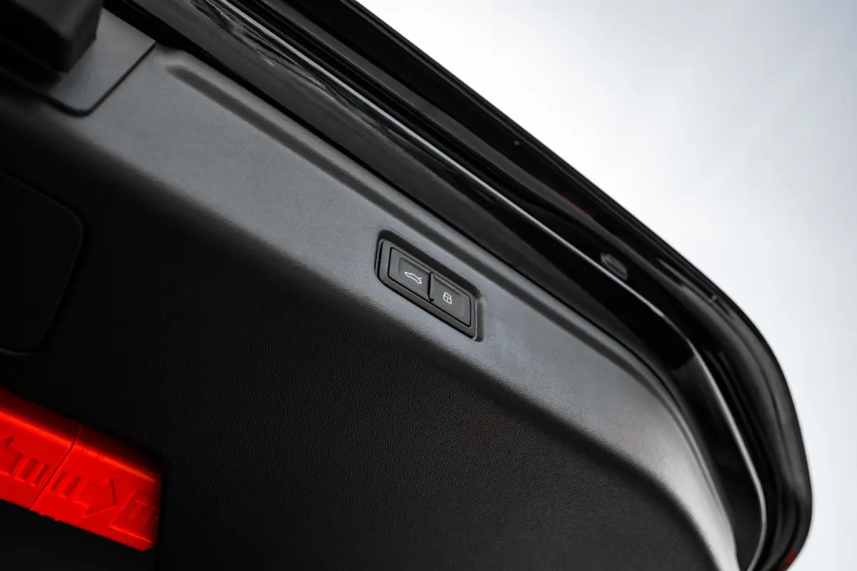 S edition | Luchtvering | Bang&Olufsen | Trekhaak | 21 inch velgen | Leder/dinamic bekleding |