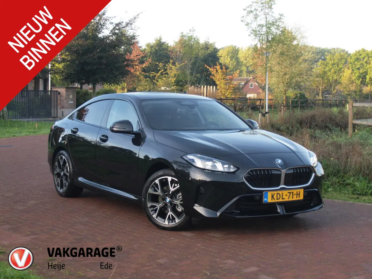 220 M Sport Design Edition | Dealergarantie t/m 04-2029 | Camera | Sfeerverlichting | Apple Carplay | NL-Auto |