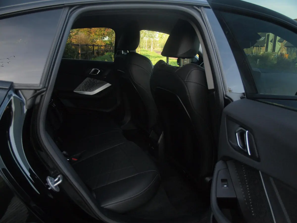 220 M Sport Design Edition | Dealergarantie t/m 04-2029 | Camera | Sfeerverlichting | Apple Carplay | NL-Auto |