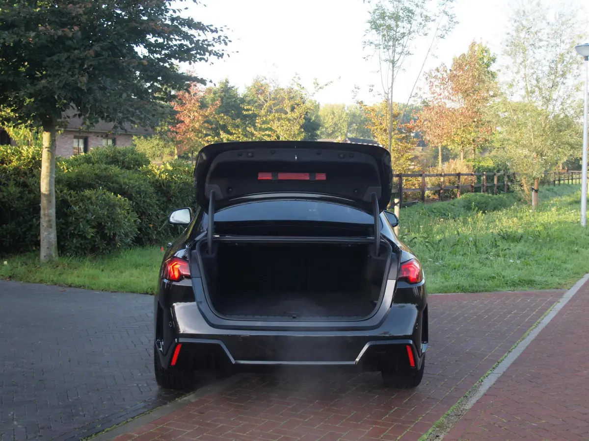 220 M Sport Design Edition | Dealergarantie t/m 04-2029 | Camera | Sfeerverlichting | Apple Carplay | NL-Auto |