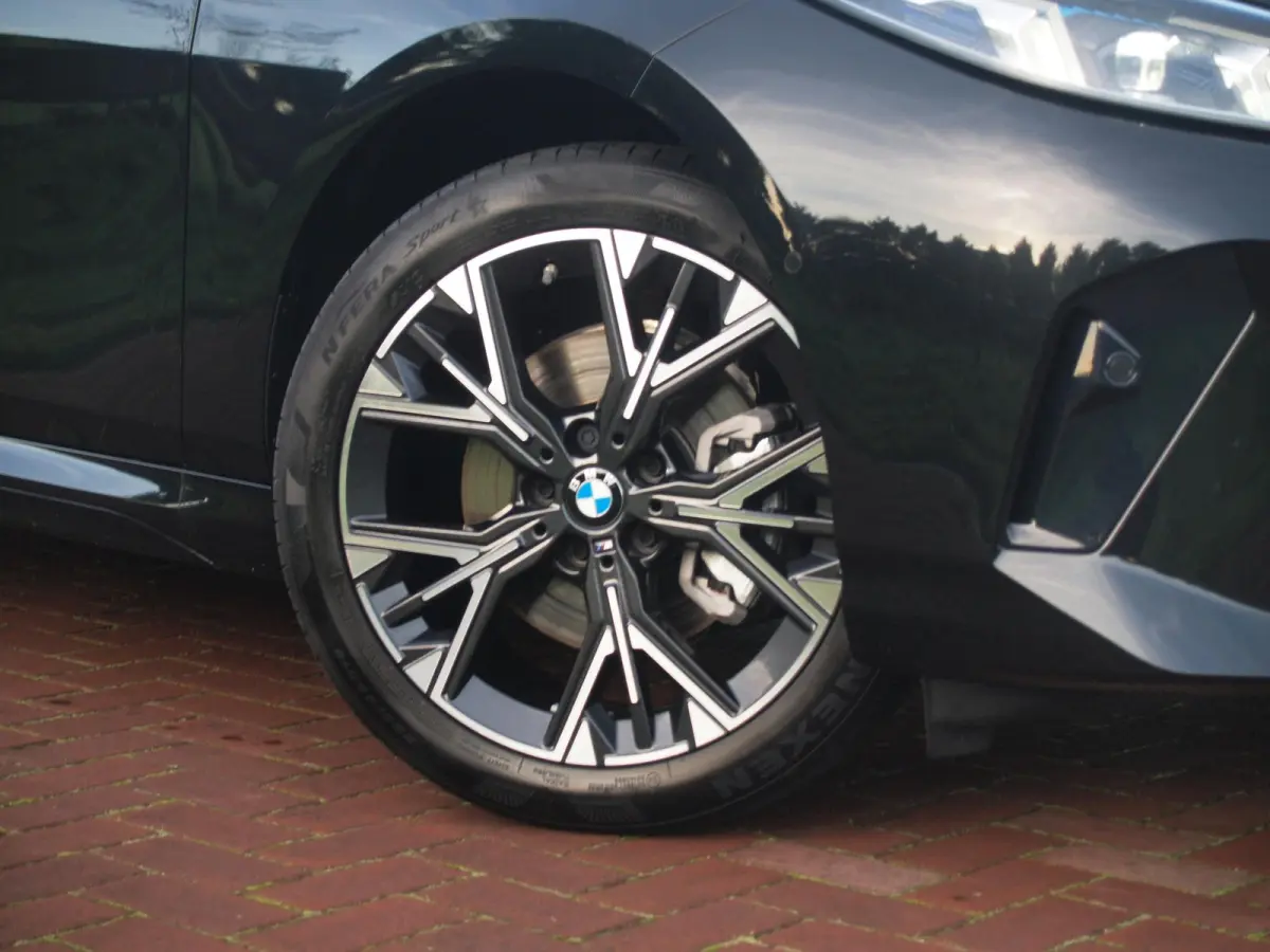 220 M Sport Design Edition | Dealergarantie t/m 04-2029 | Camera | Sfeerverlichting | Apple Carplay | NL-Auto |
