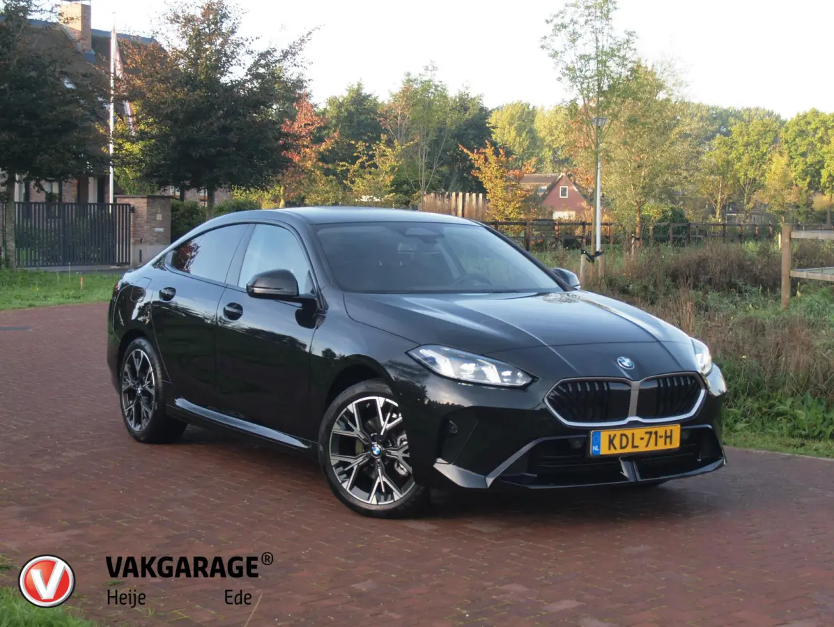220 M Sport Design Edition | Dealergarantie t/m 04-2029 | Camera | Sfeerverlichting | Apple Carplay | NL-Auto |