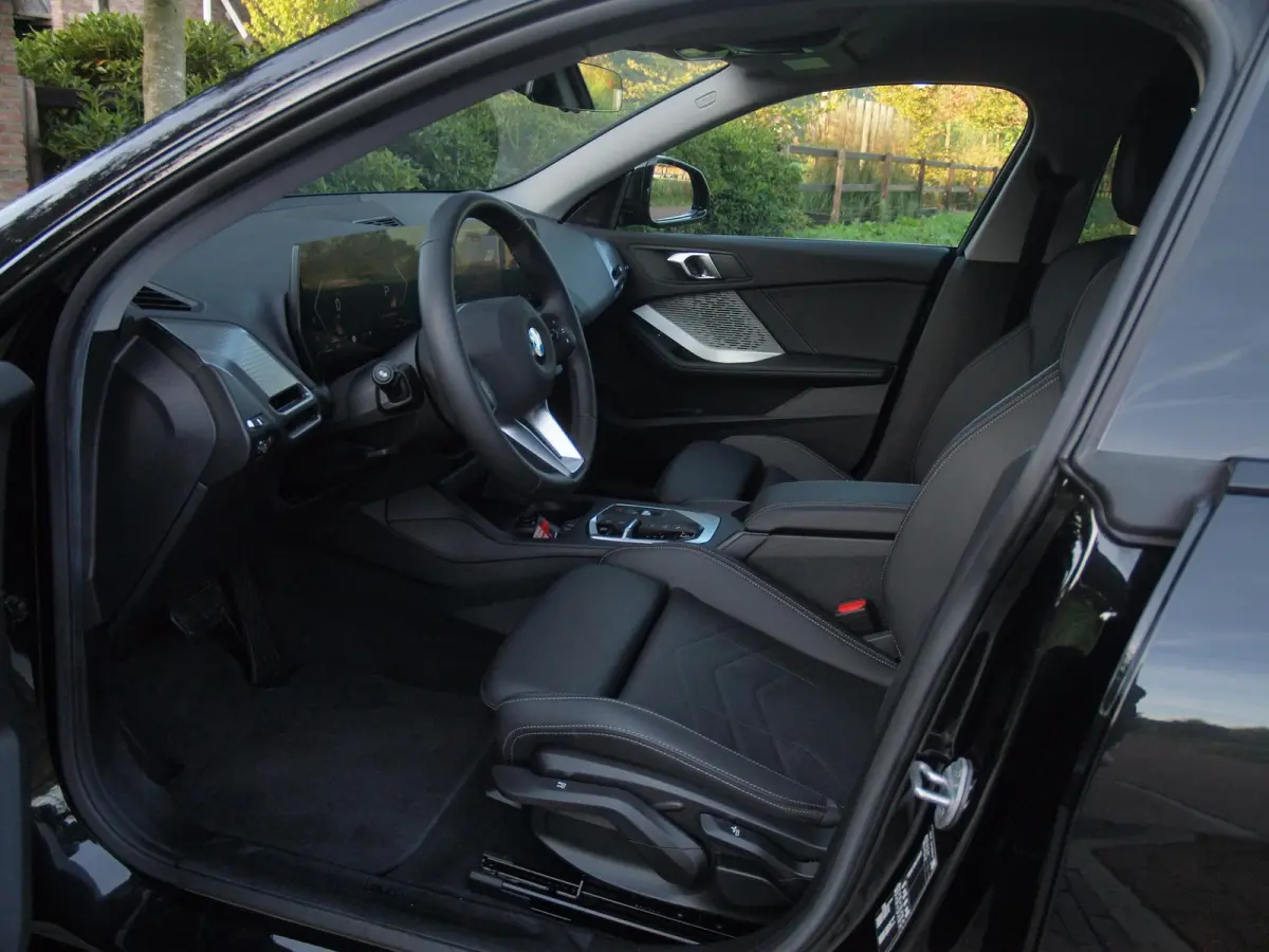 220 M Sport Design Edition | Dealergarantie t/m 04-2029 | Camera | Sfeerverlichting | Apple Carplay | NL-Auto |