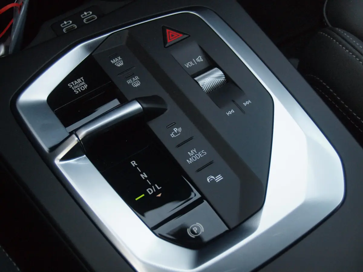 220 M Sport Design Edition | Dealergarantie t/m 04-2029 | Camera | Sfeerverlichting | Apple Carplay | NL-Auto |