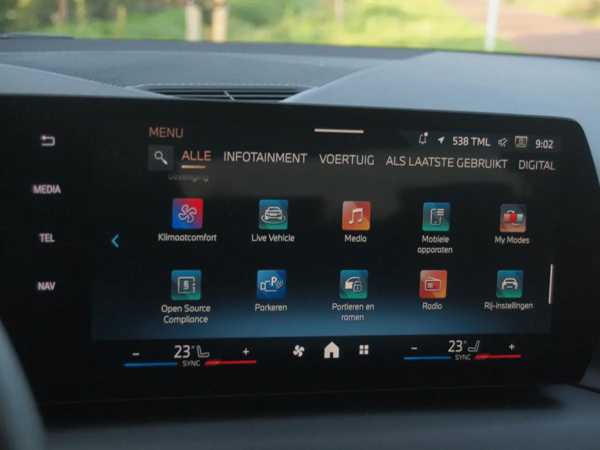 220 M Sport Design Edition | Dealergarantie t/m 04-2029 | Camera | Sfeerverlichting | Apple Carplay | NL-Auto |