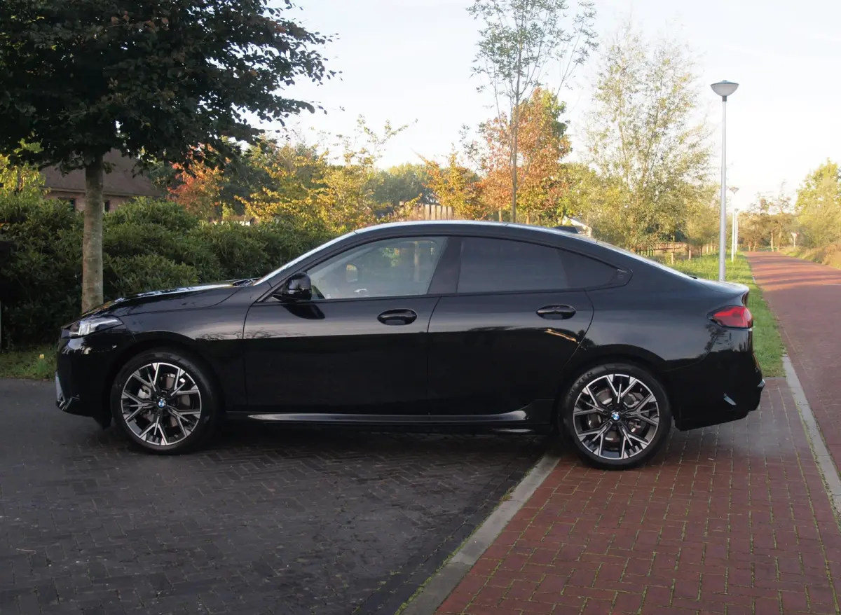 220 M Sport Design Edition | Dealergarantie t/m 04-2029 | Camera | Sfeerverlichting | Apple Carplay | NL-Auto |