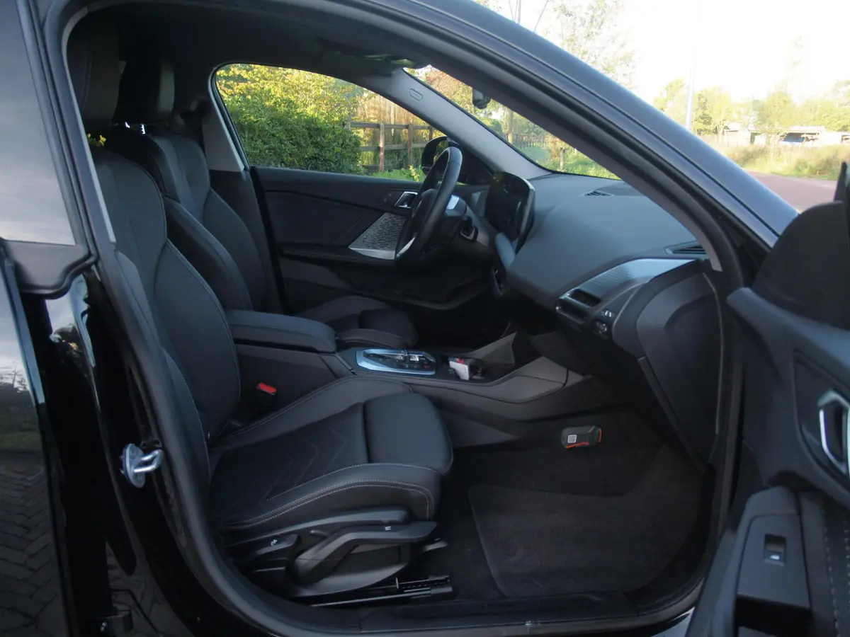 220 M Sport Design Edition | Dealergarantie t/m 04-2029 | Camera | Sfeerverlichting | Apple Carplay | NL-Auto |