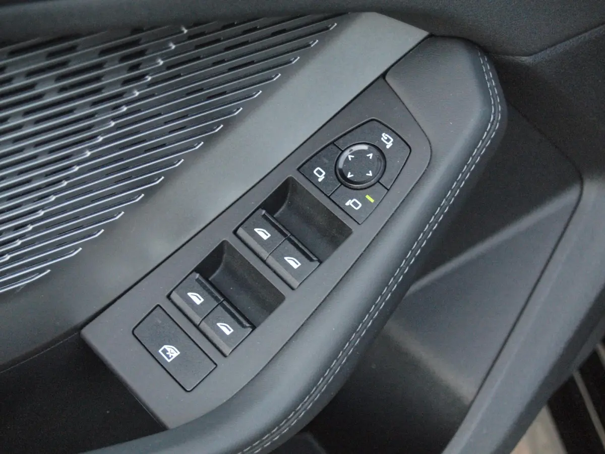 220 M Sport Design Edition | Dealergarantie t/m 04-2029 | Camera | Sfeerverlichting | Apple Carplay | NL-Auto |