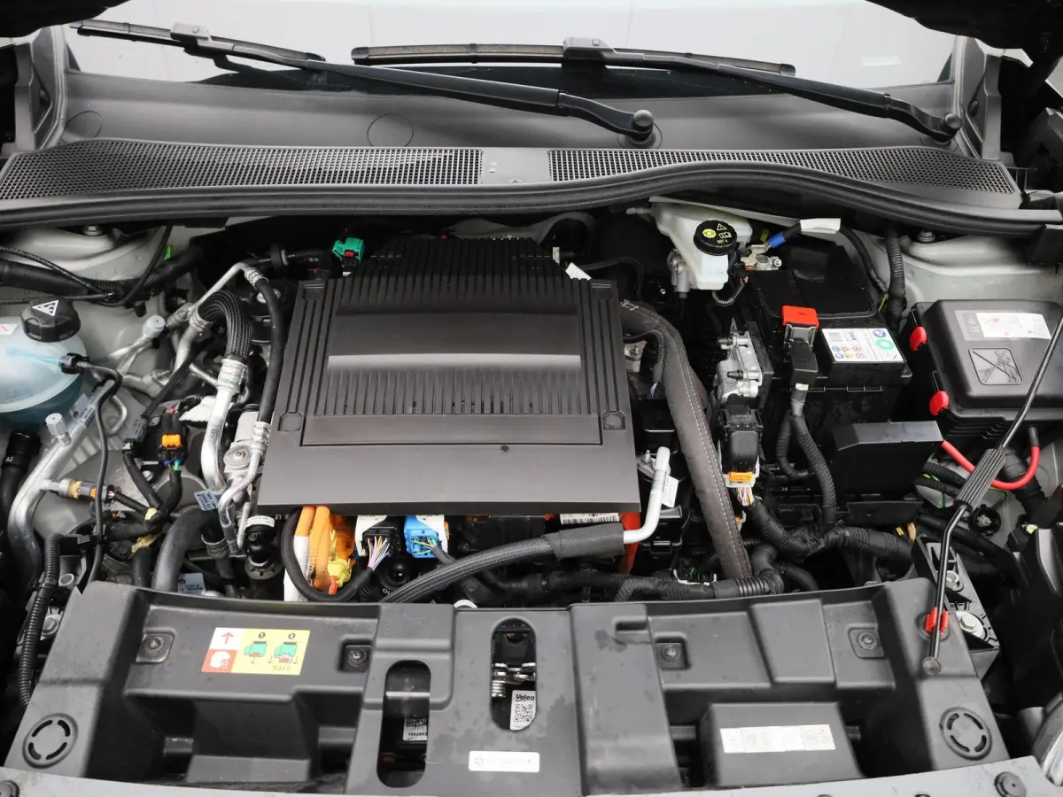 54kWh 1st Edition | WORDT VERWACHT | STOELVERWARMING | ACHTERUITRIJCAMERA | APPLE CARPLAY - ANDROID AUTO | ELEKTRISCHE ACHTERKLEP | KEYLESS | LED VERLICHTING | NAVIGATIE | PARKEERSENSOREN | 