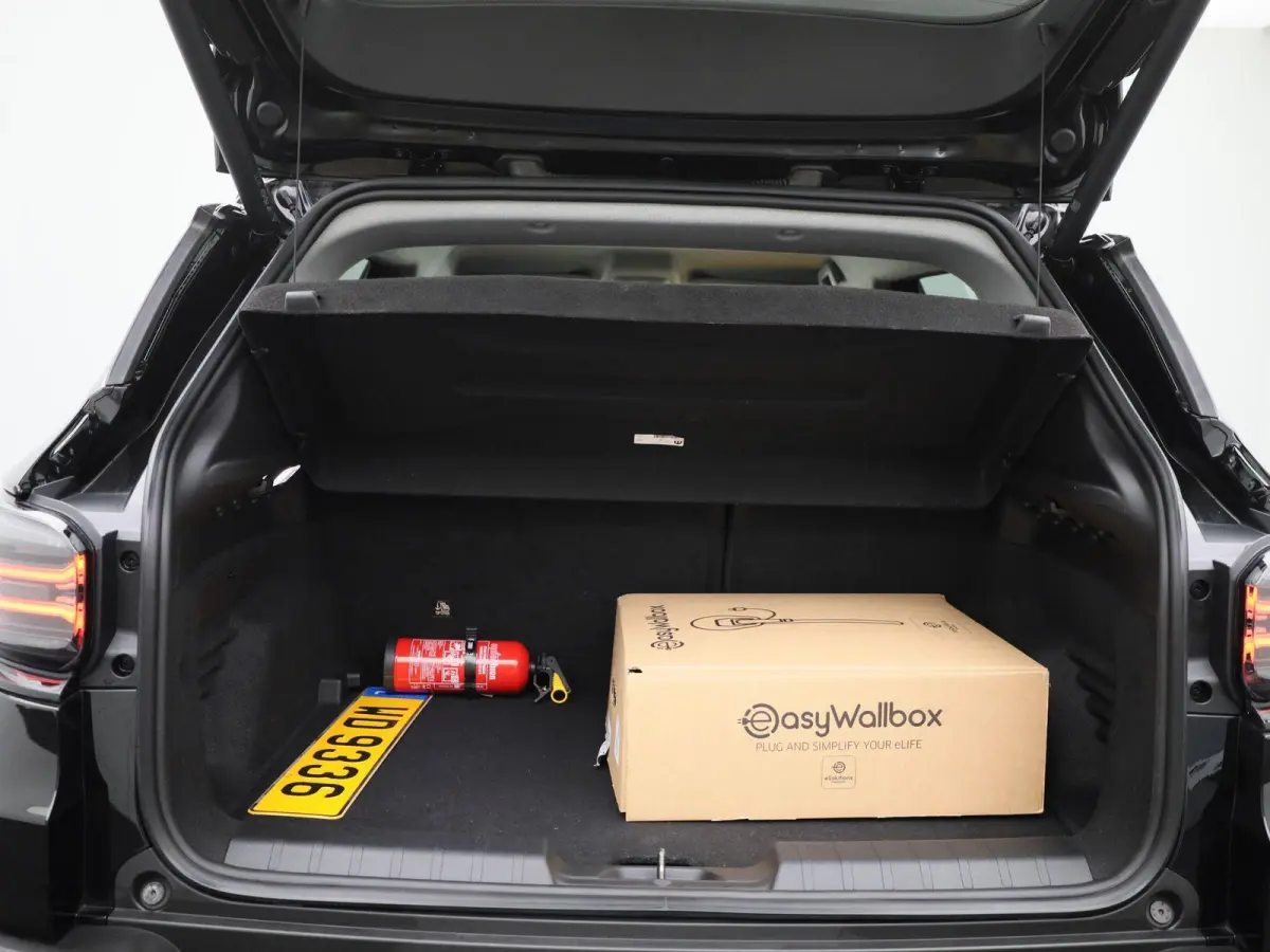 54kWh 1st Edition | WORDT VERWACHT | STOELVERWARMING | ACHTERUITRIJCAMERA | APPLE CARPLAY - ANDROID AUTO | ELEKTRISCHE ACHTERKLEP | KEYLESS | LED VERLICHTING | NAVIGATIE | PARKEERSENSOREN | 