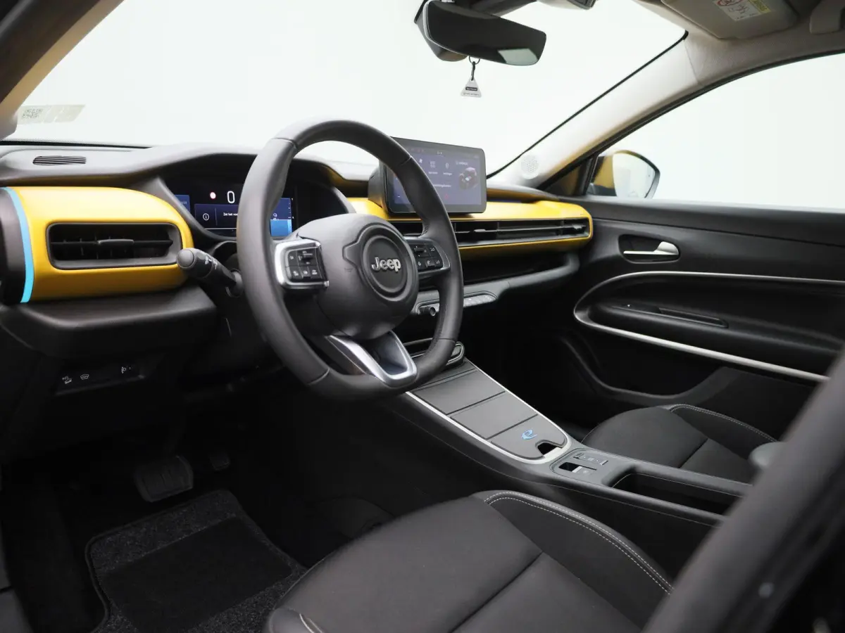54kWh 1st Edition | WORDT VERWACHT | STOELVERWARMING | ACHTERUITRIJCAMERA | APPLE CARPLAY - ANDROID AUTO | ELEKTRISCHE ACHTERKLEP | KEYLESS | LED VERLICHTING | NAVIGATIE | PARKEERSENSOREN | 