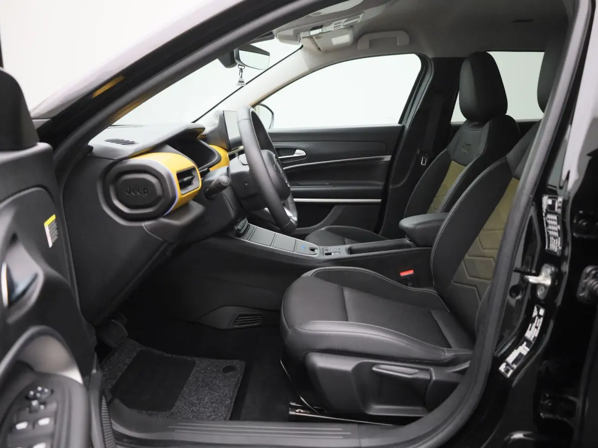 54kWh 1st Edition | WORDT VERWACHT | STOELVERWARMING | ACHTERUITRIJCAMERA | APPLE CARPLAY - ANDROID AUTO | ELEKTRISCHE ACHTERKLEP | KEYLESS | LED VERLICHTING | NAVIGATIE | PARKEERSENSOREN | 