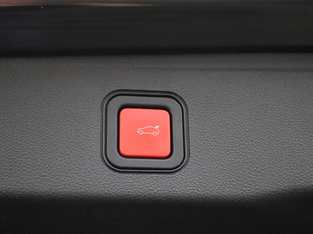 54kWh 1st Edition | WORDT VERWACHT | STOELVERWARMING | ACHTERUITRIJCAMERA | APPLE CARPLAY - ANDROID AUTO | ELEKTRISCHE ACHTERKLEP | KEYLESS | LED VERLICHTING | NAVIGATIE | PARKEERSENSOREN | 