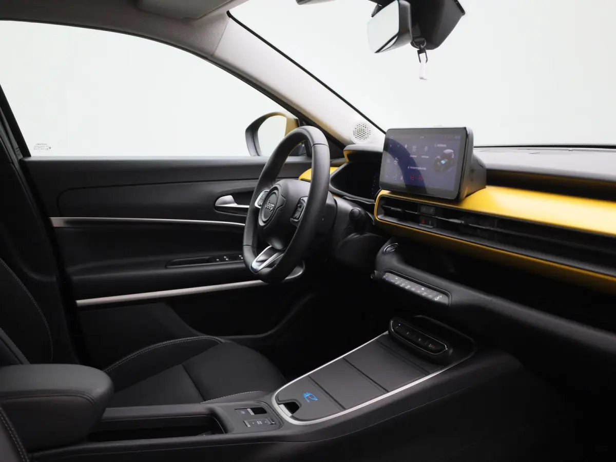 54kWh 1st Edition | WORDT VERWACHT | STOELVERWARMING | ACHTERUITRIJCAMERA | APPLE CARPLAY - ANDROID AUTO | ELEKTRISCHE ACHTERKLEP | KEYLESS | LED VERLICHTING | NAVIGATIE | PARKEERSENSOREN | 