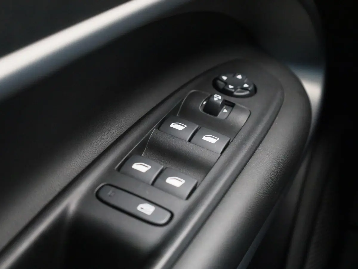 54kWh 1st Edition | WORDT VERWACHT | STOELVERWARMING | ACHTERUITRIJCAMERA | APPLE CARPLAY - ANDROID AUTO | ELEKTRISCHE ACHTERKLEP | KEYLESS | LED VERLICHTING | NAVIGATIE | PARKEERSENSOREN | 