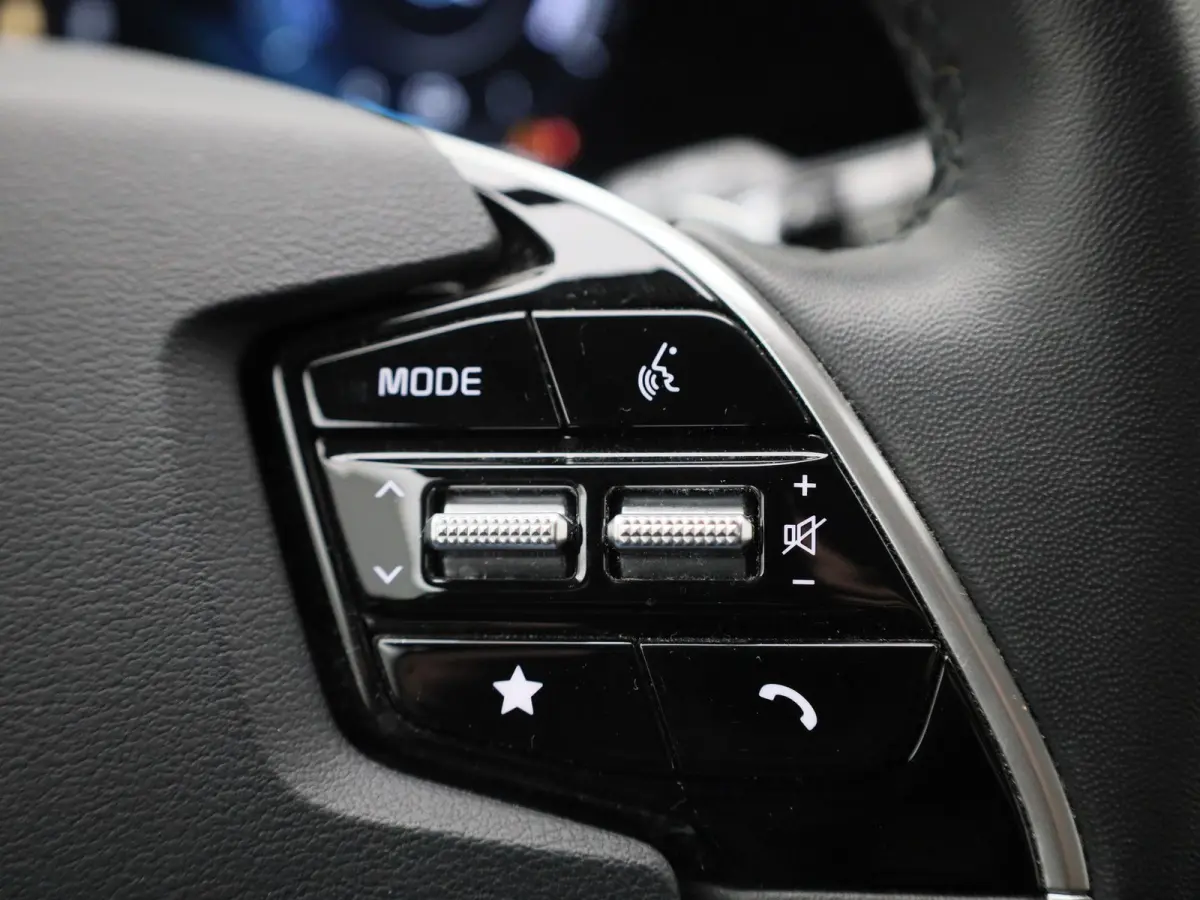1.6 GDi Hybrid ExecutiveLine | WORDT VERWACHT | ACHTERUITRIJCAMERA | HALF-LEDER | DIGITAL COCKPIT | APPLE CARPLAY - ANDROID AUTO | CRUISE CONTROL | RIJSTROOKHULP | LED VERLICHTING | DAB RADI