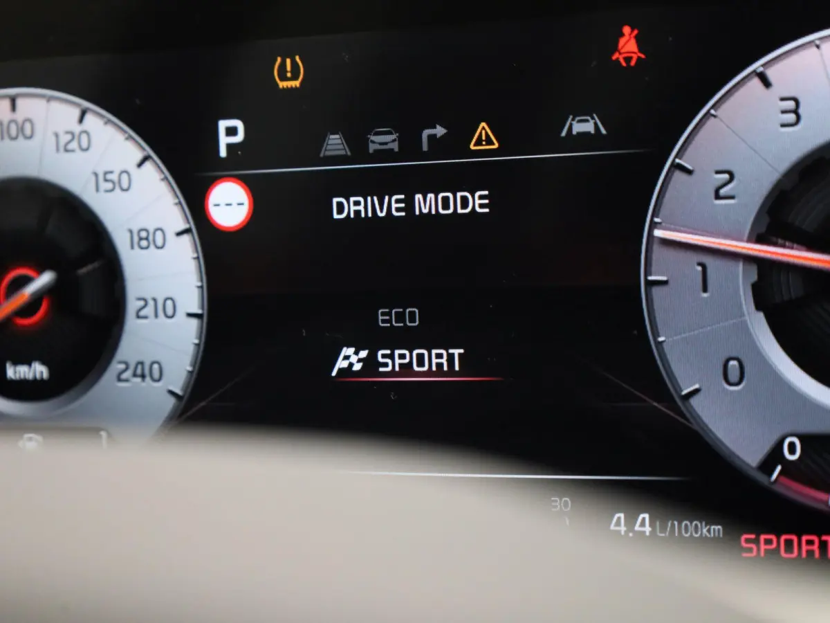 1.6 GDi Hybrid ExecutiveLine | WORDT VERWACHT | ACHTERUITRIJCAMERA | HALF-LEDER | DIGITAL COCKPIT | APPLE CARPLAY - ANDROID AUTO | CRUISE CONTROL | RIJSTROOKHULP | LED VERLICHTING | DAB RADI