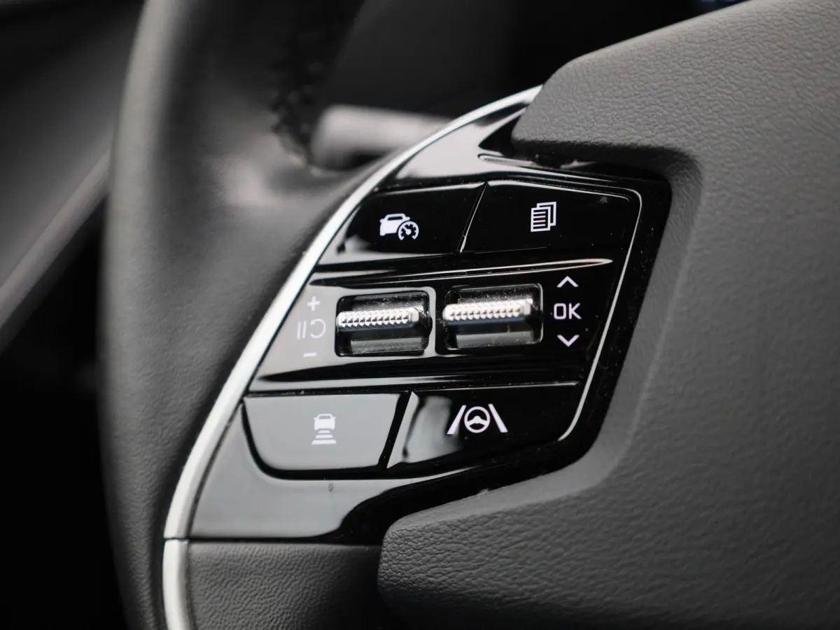 1.6 GDi Hybrid ExecutiveLine | WORDT VERWACHT | ACHTERUITRIJCAMERA | HALF-LEDER | DIGITAL COCKPIT | APPLE CARPLAY - ANDROID AUTO | CRUISE CONTROL | RIJSTROOKHULP | LED VERLICHTING | DAB RADI
