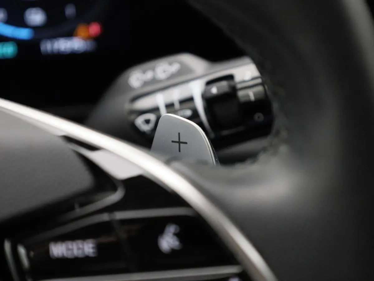 1.6 GDi Hybrid ExecutiveLine | WORDT VERWACHT | ACHTERUITRIJCAMERA | HALF-LEDER | DIGITAL COCKPIT | APPLE CARPLAY - ANDROID AUTO | CRUISE CONTROL | RIJSTROOKHULP | LED VERLICHTING | DAB RADI