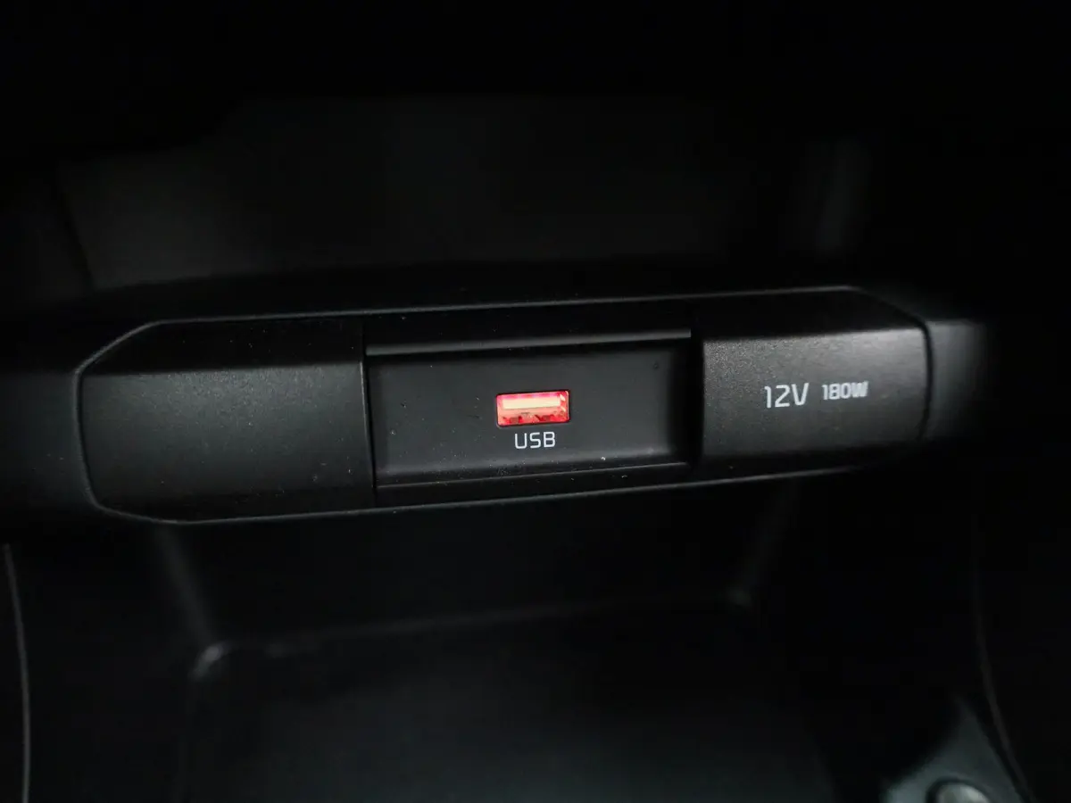 1.0 DPi ComfortLine | WORDT VERWACHT | BLUETOOTH | MULTIFUNCTIONEEL STUURWIEL | 5-DEURS | AIRCO | USB | AUX | RADIO |