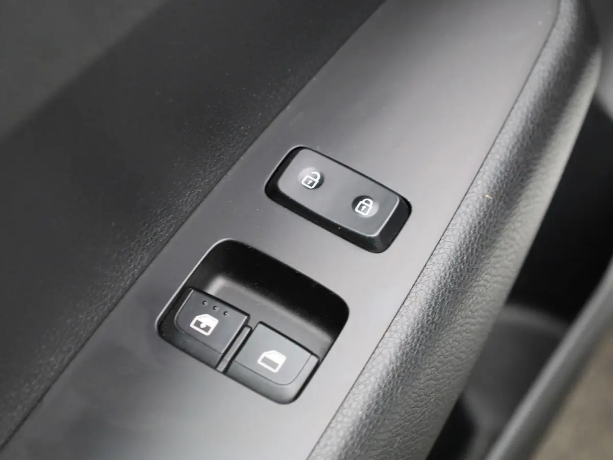 1.0 DPi ComfortLine | WORDT VERWACHT | BLUETOOTH | MULTIFUNCTIONEEL STUURWIEL | 5-DEURS | AIRCO | USB | AUX | RADIO |