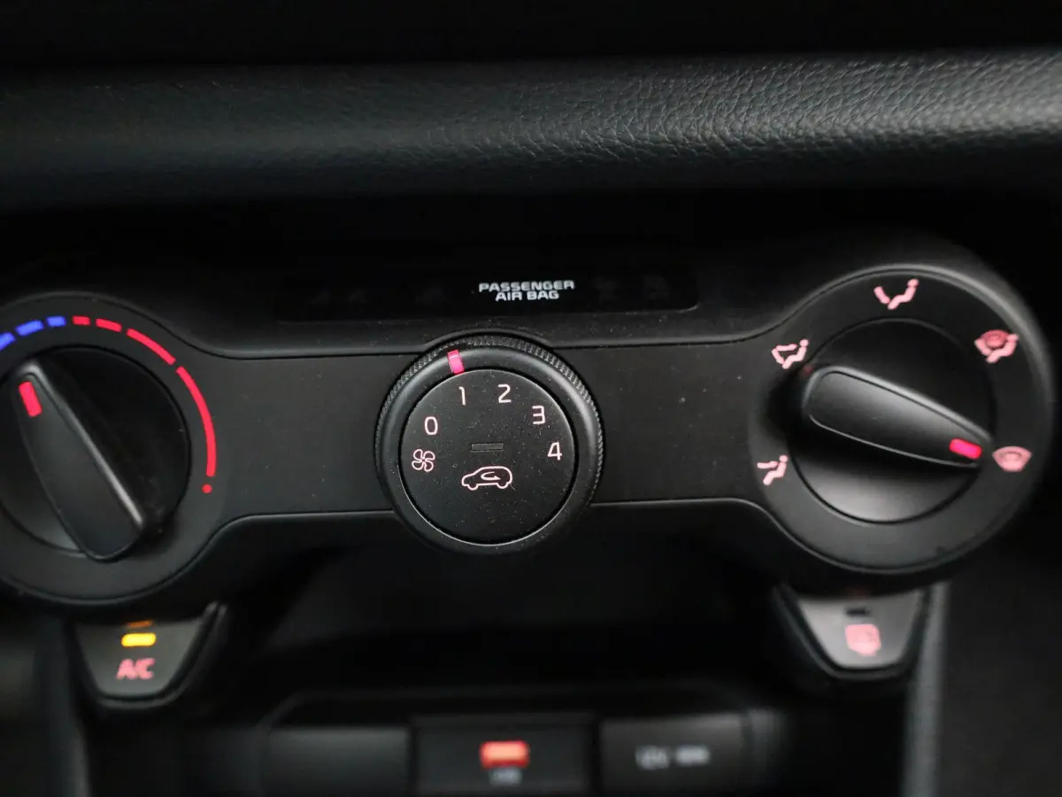 1.0 DPi ComfortLine | WORDT VERWACHT | BLUETOOTH | MULTIFUNCTIONEEL STUURWIEL | 5-DEURS | AIRCO | USB | AUX | RADIO |