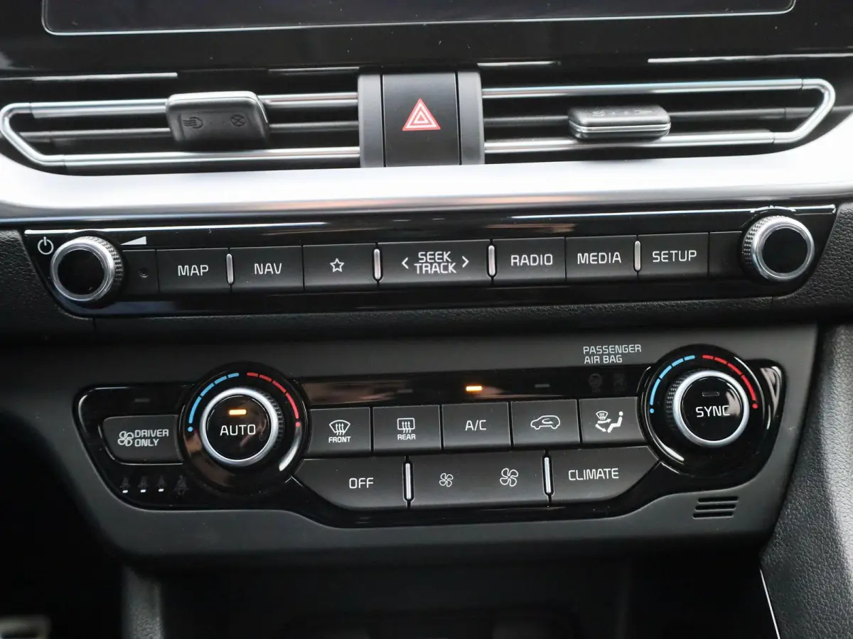 1.6 GDi Hybrid DynamicPlusLine | WORDT VERWACHT | STUURVERWARMING | STOELVERWARMING | APPLE CARPLAY - ANDROID AUTO | LEDER | GETINTE RUITEN | CRUISE CONTROL | ACHTERUITRIJCAMERA | KEYLESS | 