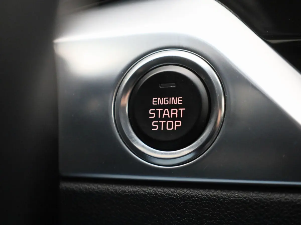 1.6 GDi Hybrid DynamicPlusLine | WORDT VERWACHT | STUURVERWARMING | STOELVERWARMING | APPLE CARPLAY - ANDROID AUTO | LEDER | GETINTE RUITEN | CRUISE CONTROL | ACHTERUITRIJCAMERA | KEYLESS | 