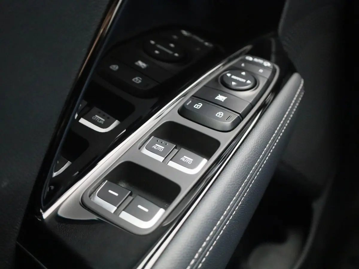 1.6 GDi Hybrid DynamicPlusLine | WORDT VERWACHT | STUURVERWARMING | STOELVERWARMING | APPLE CARPLAY - ANDROID AUTO | LEDER | GETINTE RUITEN | CRUISE CONTROL | ACHTERUITRIJCAMERA | KEYLESS | 