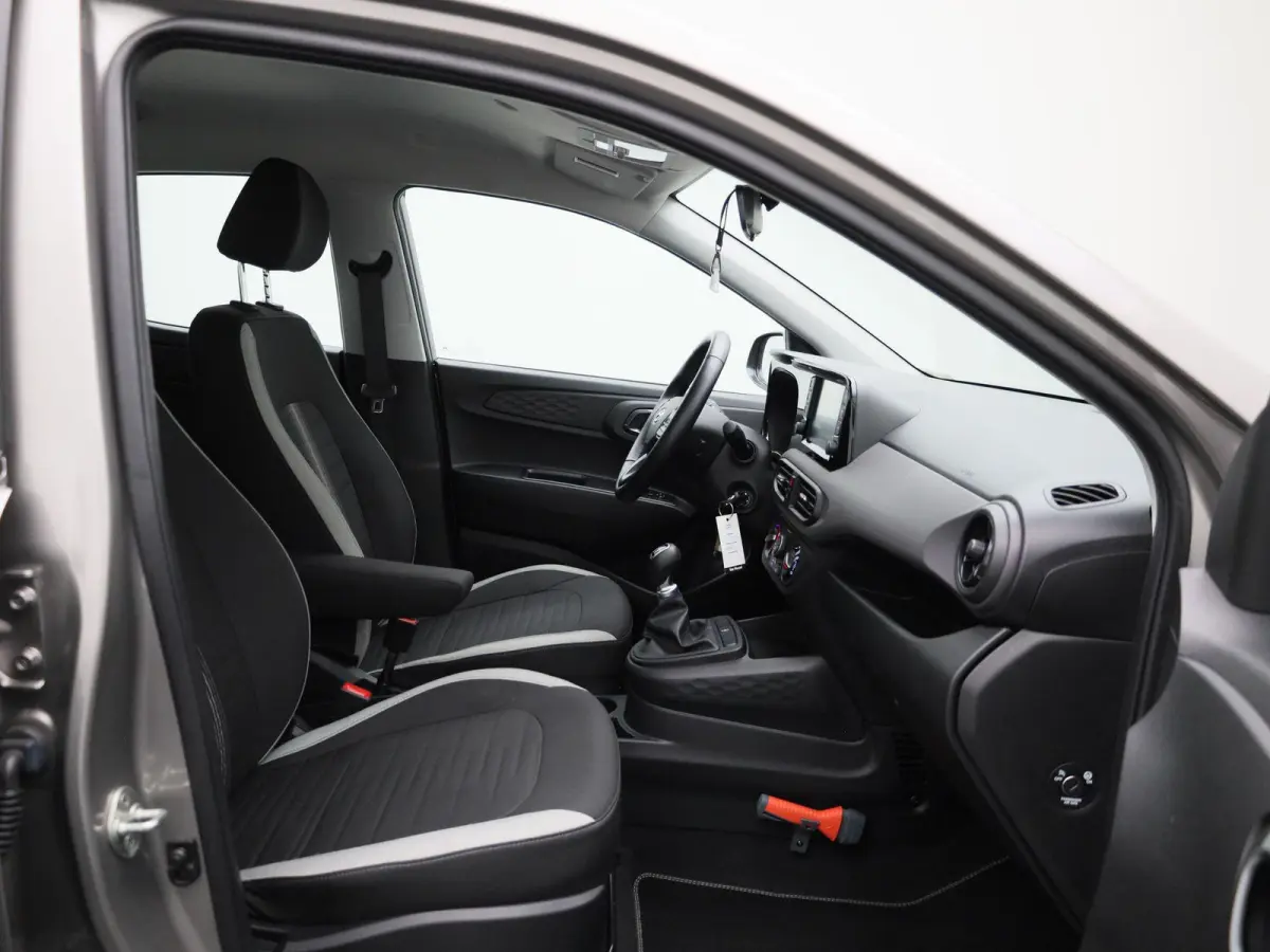 1.0 Comfort | WORDT VERWACHT | APPLE CARPLAY - ANDROID AUTO | RIJSTROOKHULP | CRUISE CONTROL | DAB RADIO | 5-DEURS | AIRCO | BLUETOOTH | MULTIFUNCTIONEEL STUURWIEL |