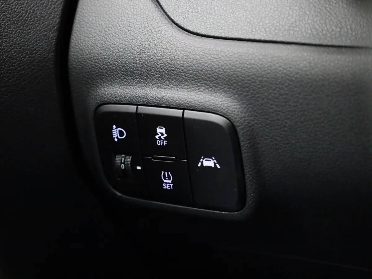 1.0 Comfort | WORDT VERWACHT | APPLE CARPLAY - ANDROID AUTO | RIJSTROOKHULP | CRUISE CONTROL | DAB RADIO | 5-DEURS | AIRCO | BLUETOOTH | MULTIFUNCTIONEEL STUURWIEL |