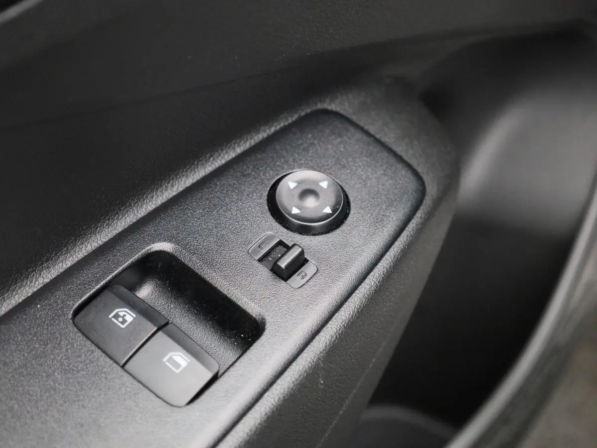 1.0 Comfort | WORDT VERWACHT | APPLE CARPLAY - ANDROID AUTO | RIJSTROOKHULP | CRUISE CONTROL | DAB RADIO | 5-DEURS | AIRCO | BLUETOOTH | MULTIFUNCTIONEEL STUURWIEL |