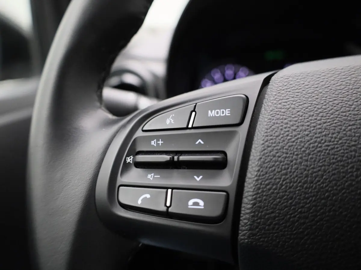 1.0 Comfort | WORDT VERWACHT | APPLE CARPLAY - ANDROID AUTO | RIJSTROOKHULP | CRUISE CONTROL | DAB RADIO | 5-DEURS | AIRCO | BLUETOOTH | MULTIFUNCTIONEEL STUURWIEL |