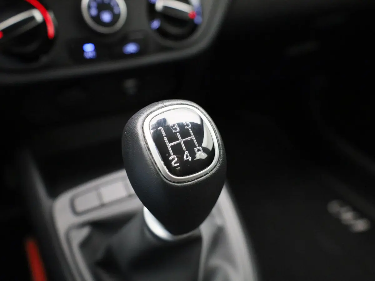 1.0 Comfort | WORDT VERWACHT | APPLE CARPLAY - ANDROID AUTO | RIJSTROOKHULP | CRUISE CONTROL | DAB RADIO | 5-DEURS | AIRCO | BLUETOOTH | MULTIFUNCTIONEEL STUURWIEL |