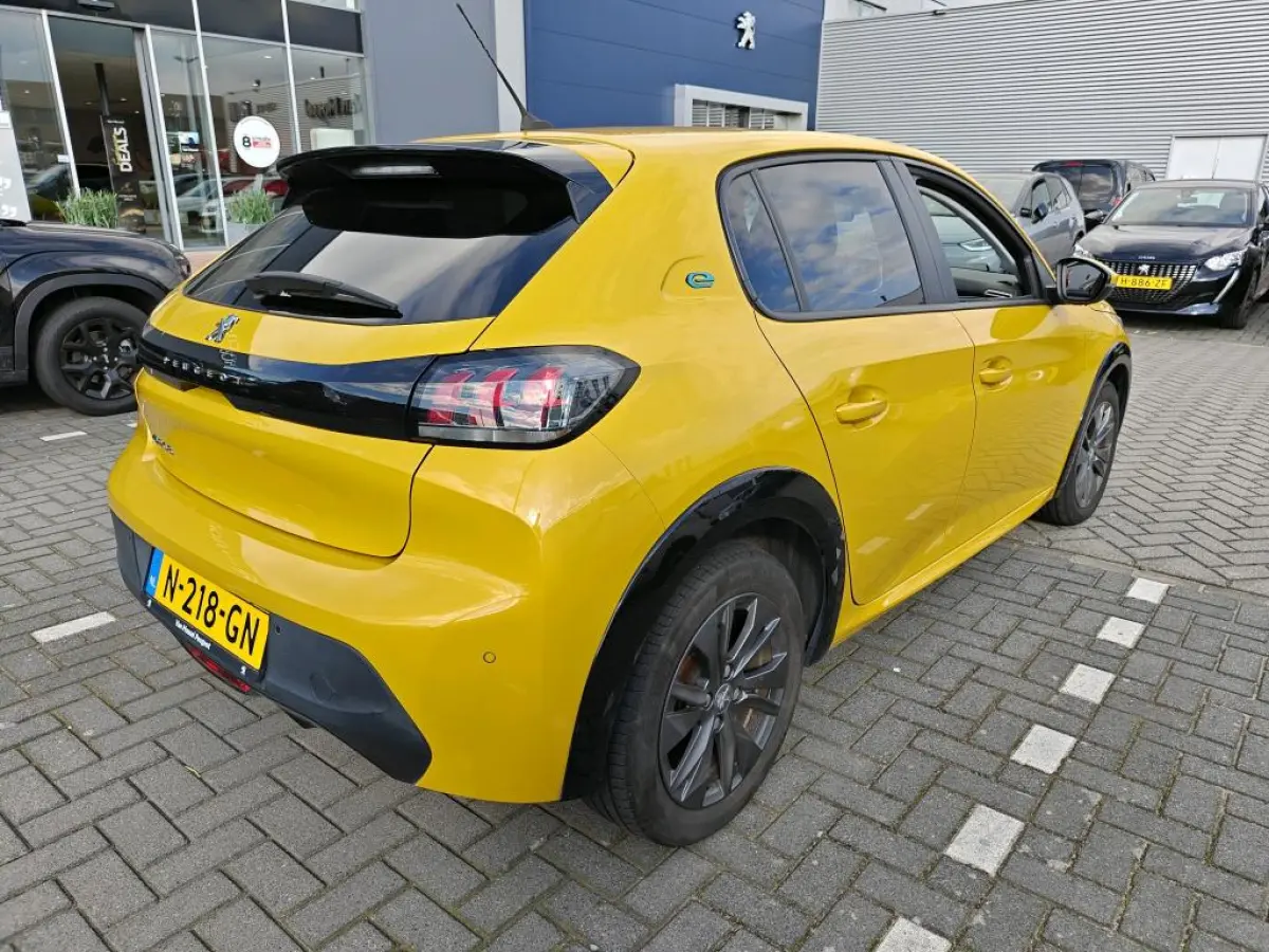EV Active Pack 50 kWh | Fase 3 laden | SOH 97,13% | Navigatie | Apple carplay | NL auto | 1e Eigenaar | Dealer onderhouden | Parkeersensoren |