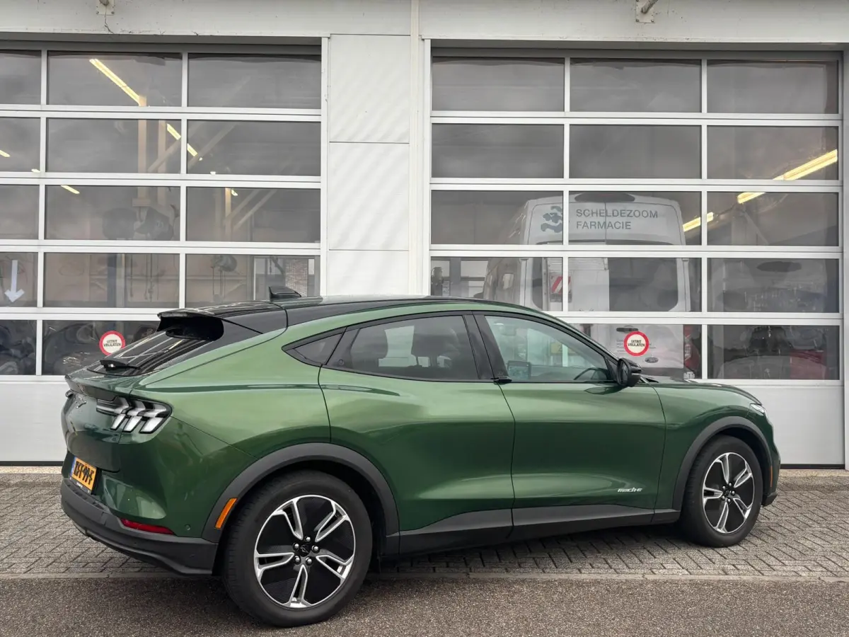 Standard RWD 75 kWh | Apple Carplay & Android Auto | Adaptive Cruise Control | Winter Pack | Dodehoekdetectie | One Pedal Drive | Parkeersensoren V & A met Camera |