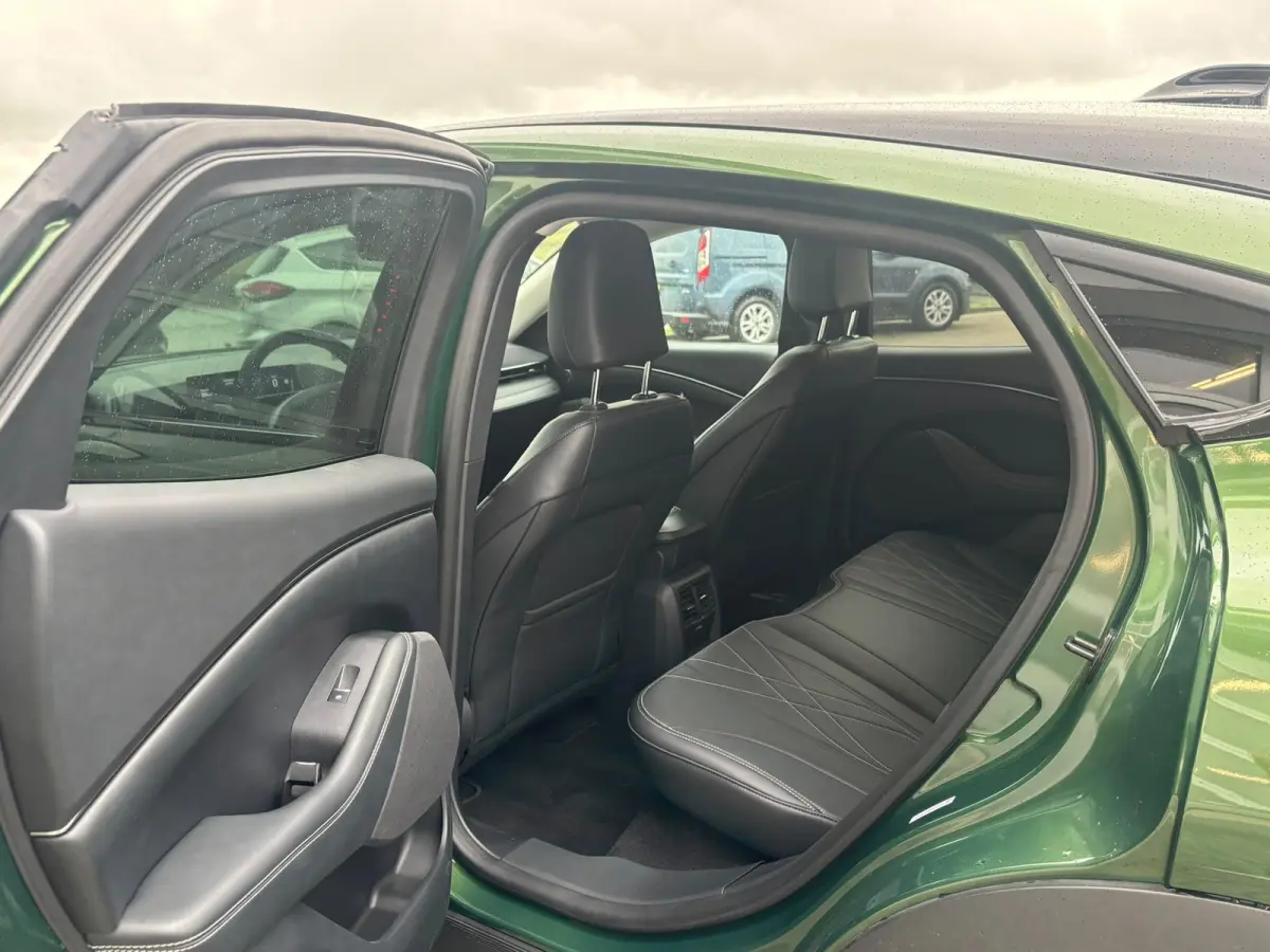 Standard RWD 75 kWh | Apple Carplay & Android Auto | Adaptive Cruise Control | Winter Pack | Dodehoekdetectie | One Pedal Drive | Parkeersensoren V & A met Camera |