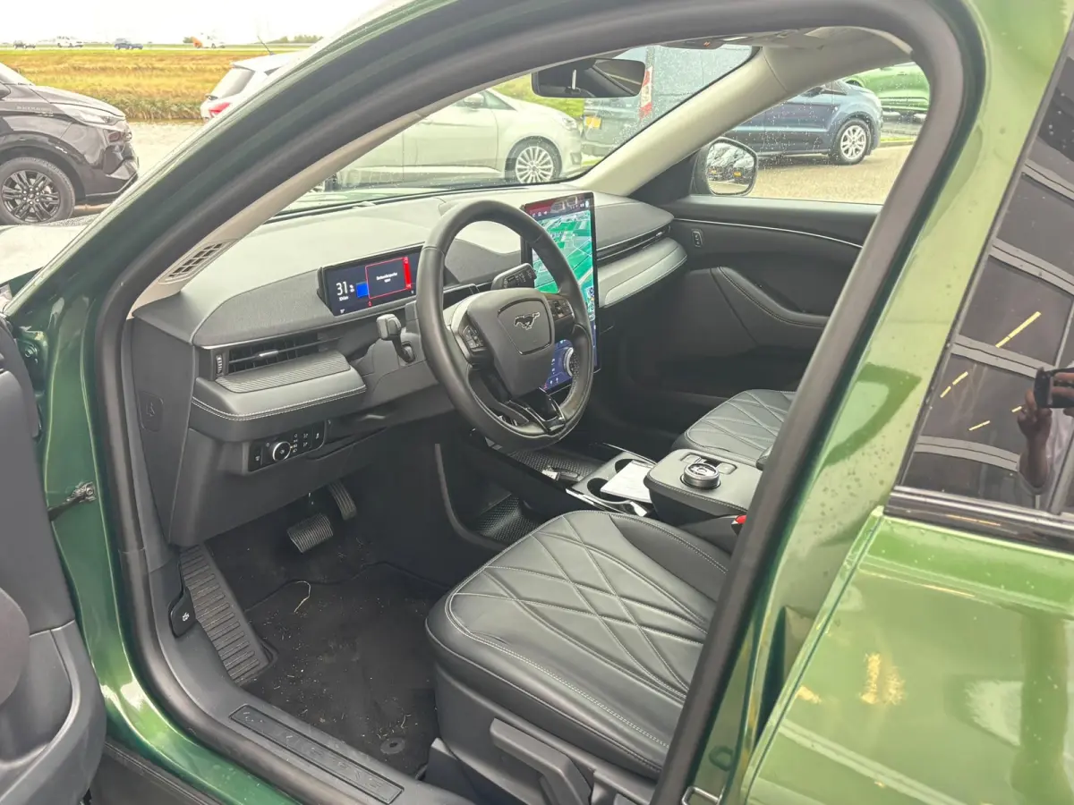 Standard RWD 75 kWh | Apple Carplay & Android Auto | Adaptive Cruise Control | Winter Pack | Dodehoekdetectie | One Pedal Drive | Parkeersensoren V & A met Camera |