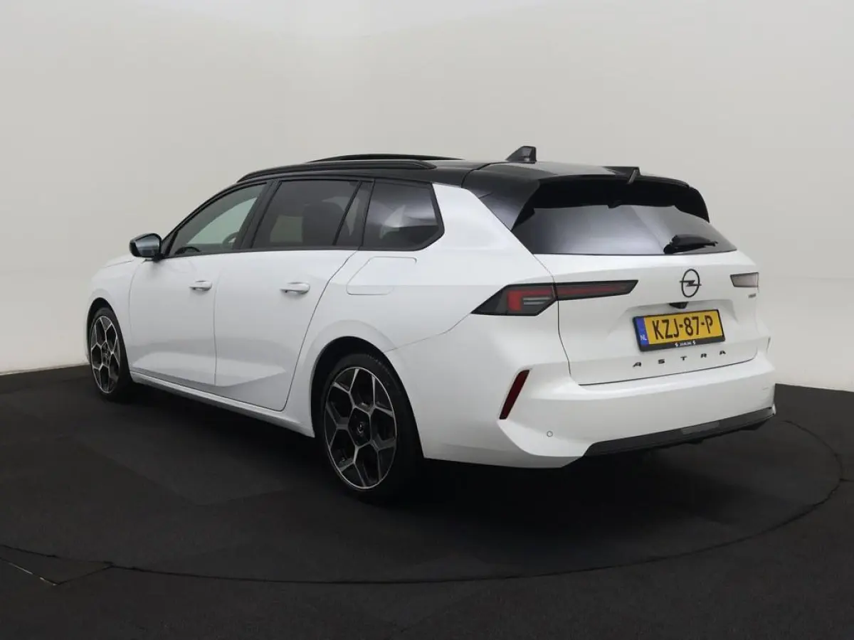 1.6 Turbo 180pk Plug In Hybrid Ultimate GS Pano/ Trekhaak/360.Camera/Hud/Ad.Cruise/AGR/Alcantara/Winterpakket/Nav/18inch/CarPlay