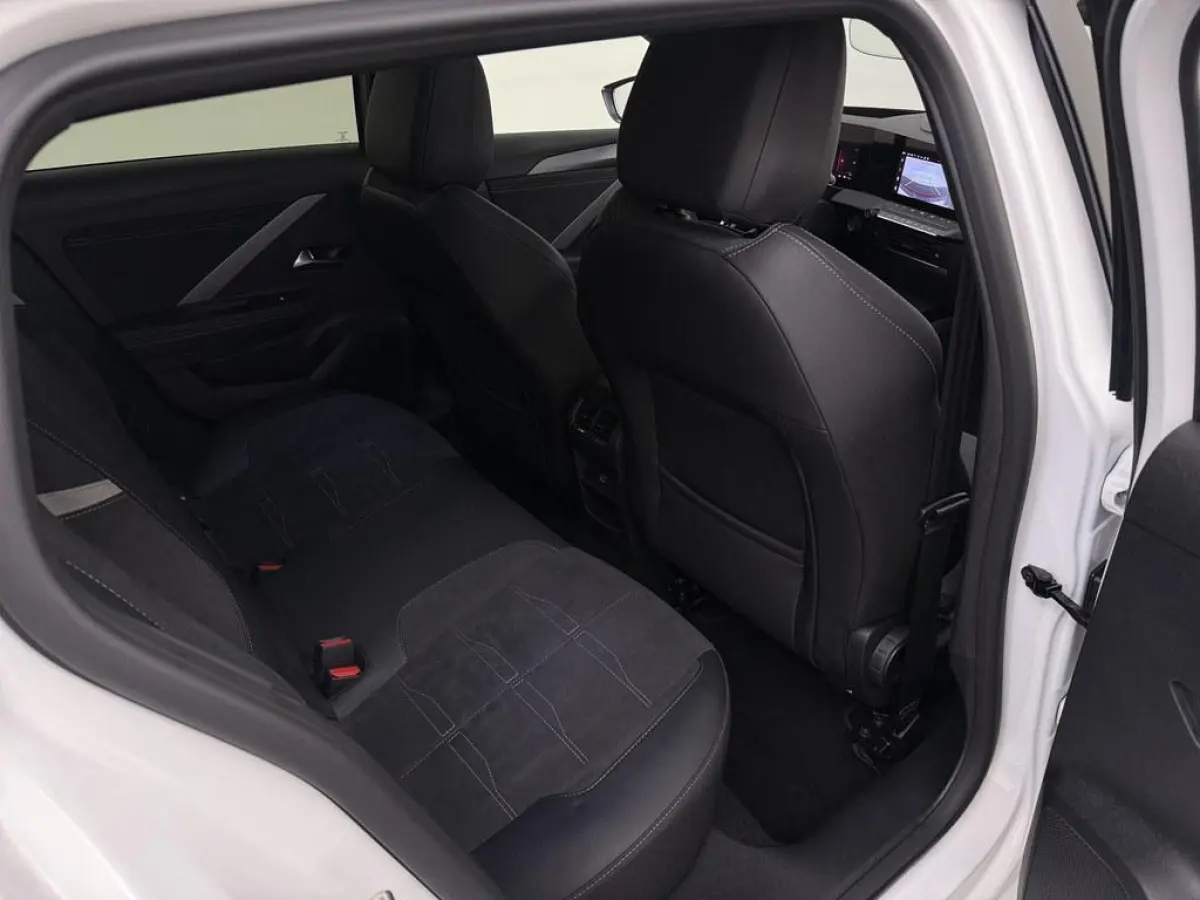 1.6 Turbo 180pk Plug In Hybrid Ultimate GS Pano/ Trekhaak/360.Camera/Hud/Ad.Cruise/AGR/Alcantara/Winterpakket/Nav/18inch/CarPlay