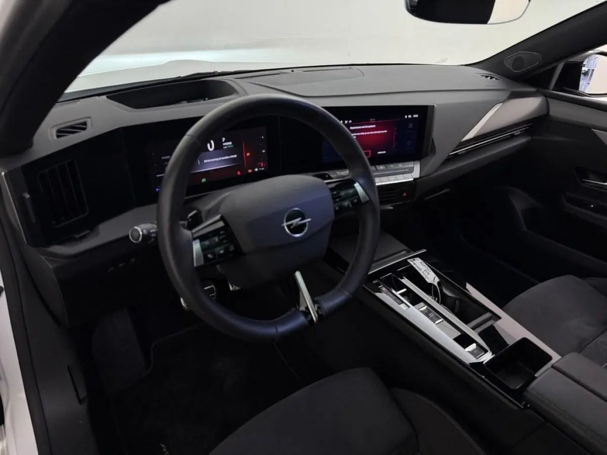 1.6 Turbo 180pk Plug In Hybrid Ultimate GS Pano/ Trekhaak/360.Camera/Hud/Ad.Cruise/AGR/Alcantara/Winterpakket/Nav/18inch/CarPlay