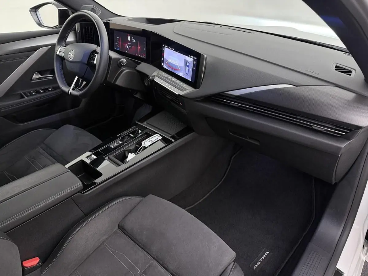 1.6 Turbo 180pk Plug In Hybrid Ultimate GS Pano/ Trekhaak/360.Camera/Hud/Ad.Cruise/AGR/Alcantara/Winterpakket/Nav/18inch/CarPlay