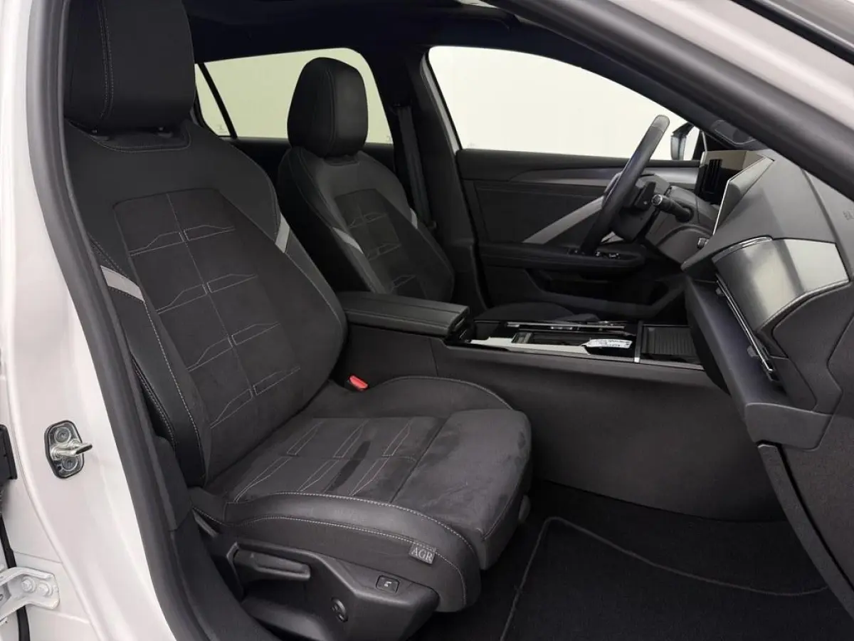 1.6 Turbo 180pk Plug In Hybrid Ultimate GS Pano/ Trekhaak/360.Camera/Hud/Ad.Cruise/AGR/Alcantara/Winterpakket/Nav/18inch/CarPlay