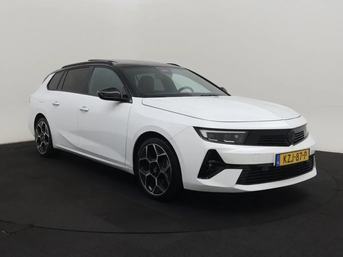 1.6 Turbo 180pk Plug In Hybrid Ultimate GS Pano/ Trekhaak/360.Camera/Hud/Ad.Cruise/AGR/Alcantara/Winterpakket/Nav/18inch/CarPlay