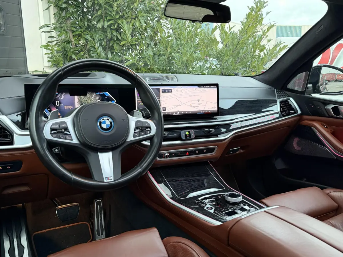 xDrive50e M-SPORT |M-SEATS |SKYLOUNGE |SOFTCLOSE |B&W