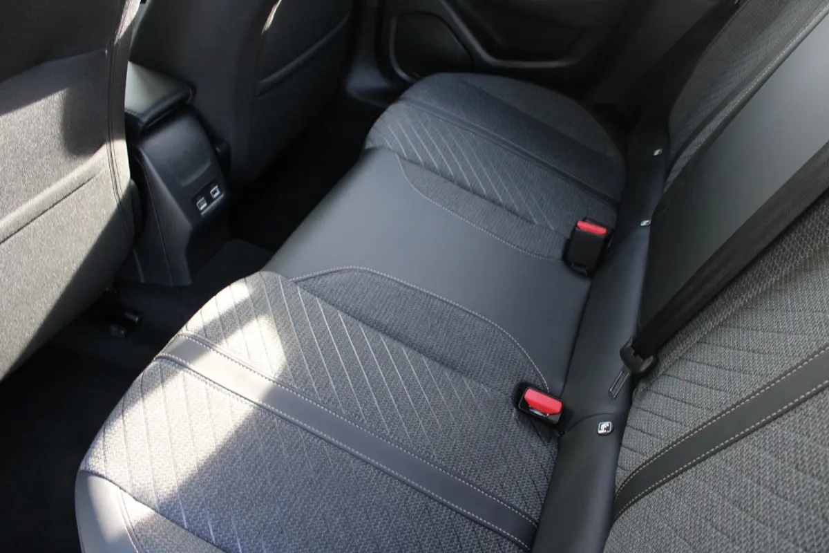 1.2 Hybrid 110 e-DCS6 Allure | Automaat | Navigatie | Camera voor + achter | Apple carplay | NL auto | 17.500km |
